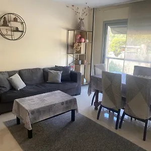 Appartement Climatise + Garage, Roses